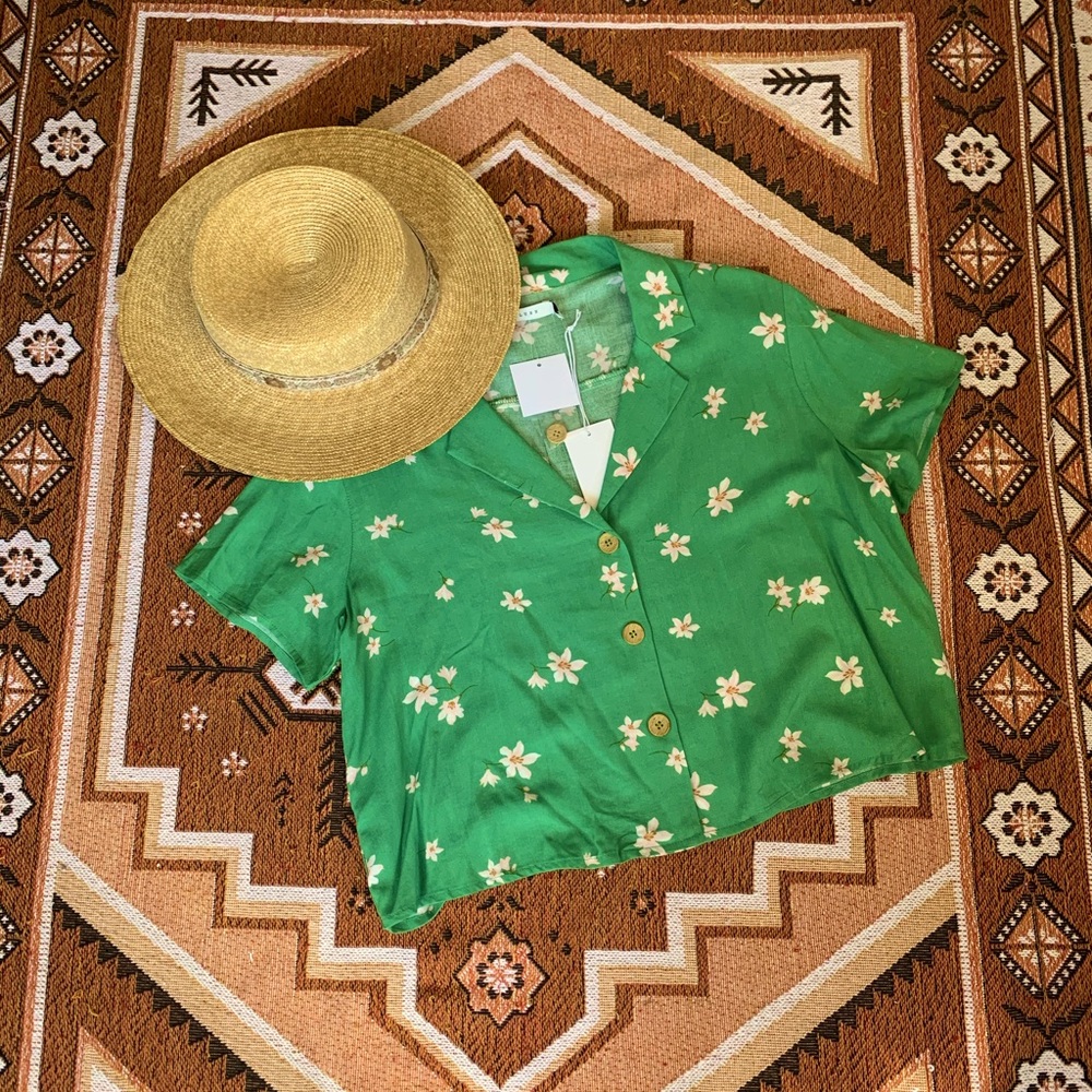 Green flower button up cropped top